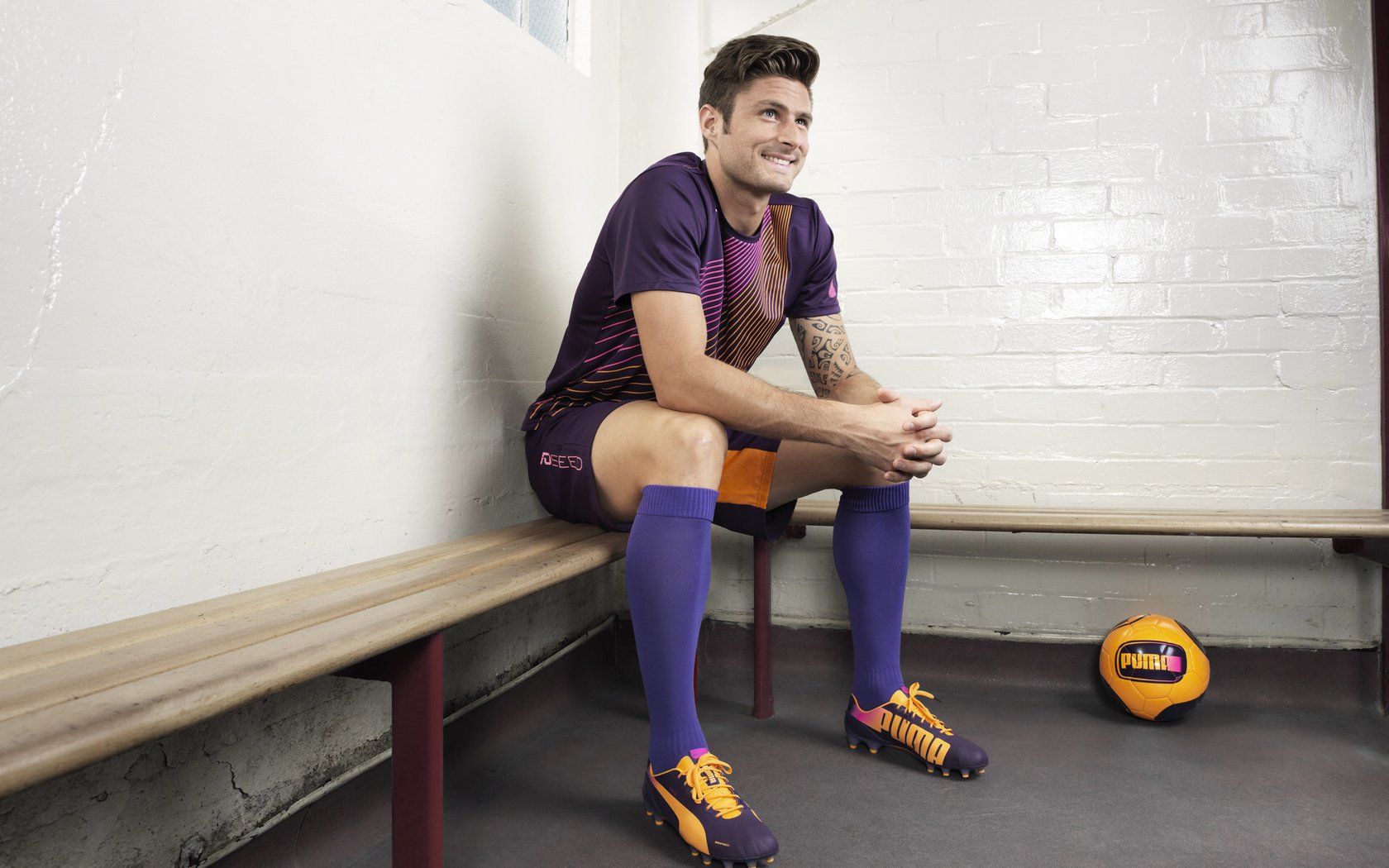 华体会在线登录-莱昂·马尔尚冲线瞬间点燃现场气氛，莱昂诺尔